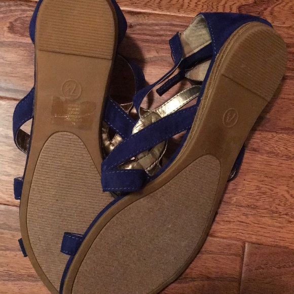 Mossimo Sandals - Picture 2 of 2